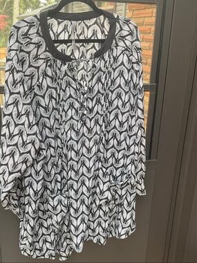 Melissa McCarthy Seven7 Black and White Geometric Print Tunic